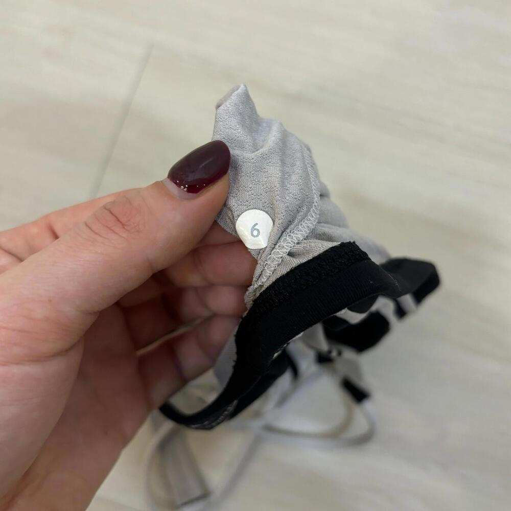 Lululemon Size 6 Free To Be Sports Bra - Black And White Striped - Flaw See Pics - Picture 3 of 4